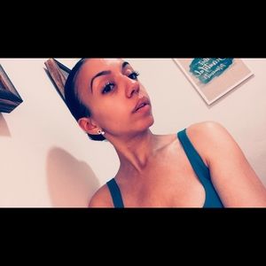 Meet your Posher, Julia